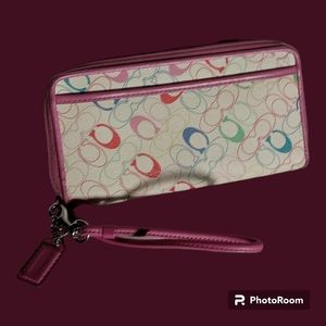 🔥PRICE DROP🔥COACH WALLET ALL OVER PRINT PINK&WHITE WRISTLET